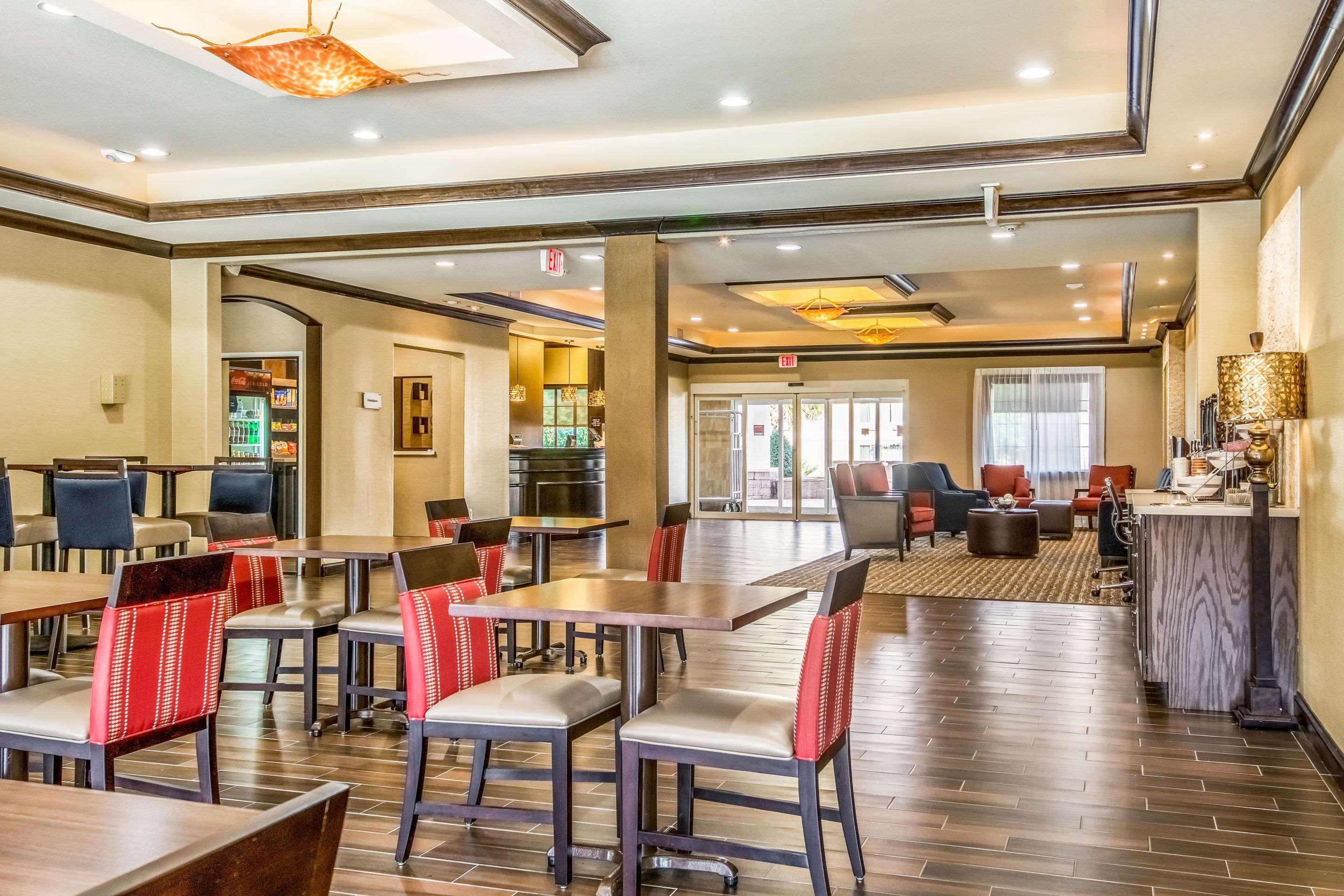 Comfort Suites Alexandria Exterior foto